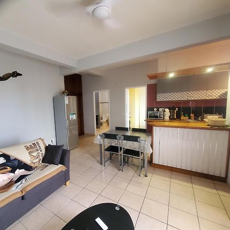 T2 Au Rez De Chaussee, Parking Prive Et Wifi Haut Debit Le Tampon Luaran gambar
